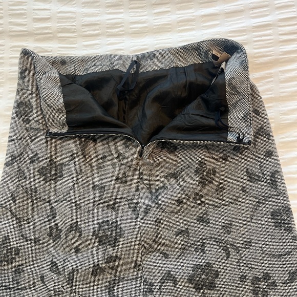 Grunge Gray Floral Skirt - Picture 3 of 4